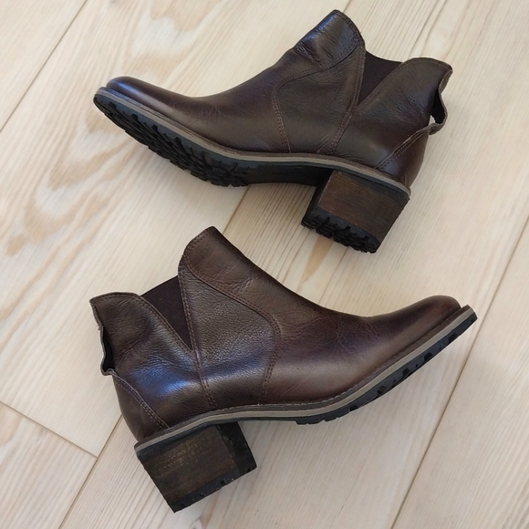 L.L. Bean Deerfield Ankle Boots - Picture 3 of 8